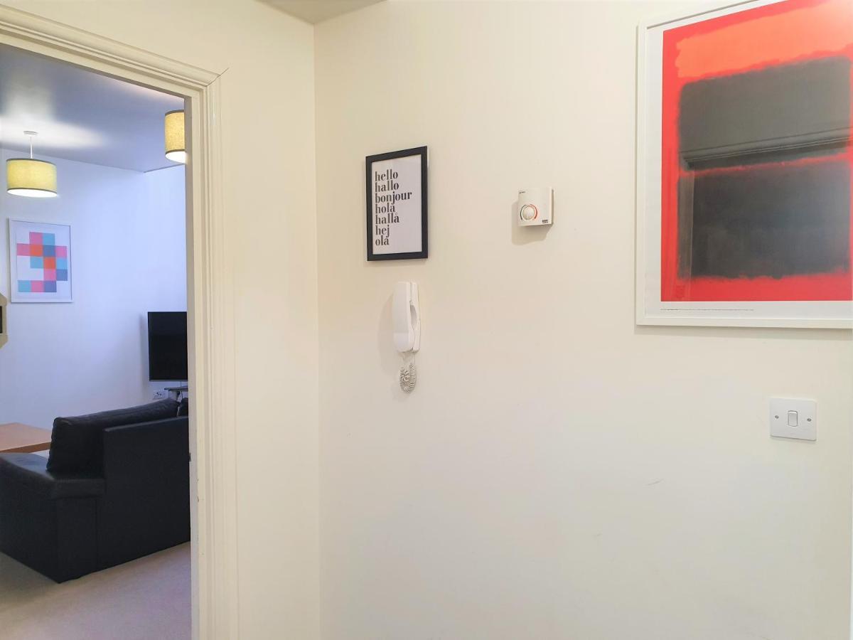 Central Apartments - Spacious 2 Beds Swindon Exteriör bild