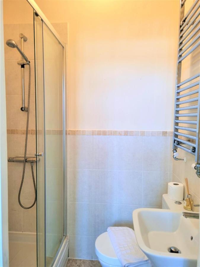 Central Apartments - Spacious 2 Beds Swindon Exteriör bild