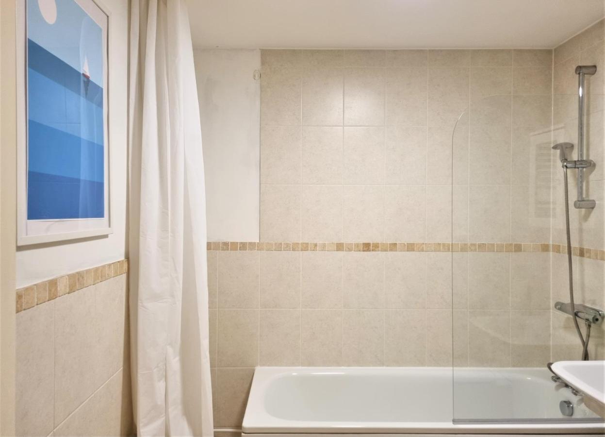 Central Apartments - Spacious 2 Beds Swindon Exteriör bild