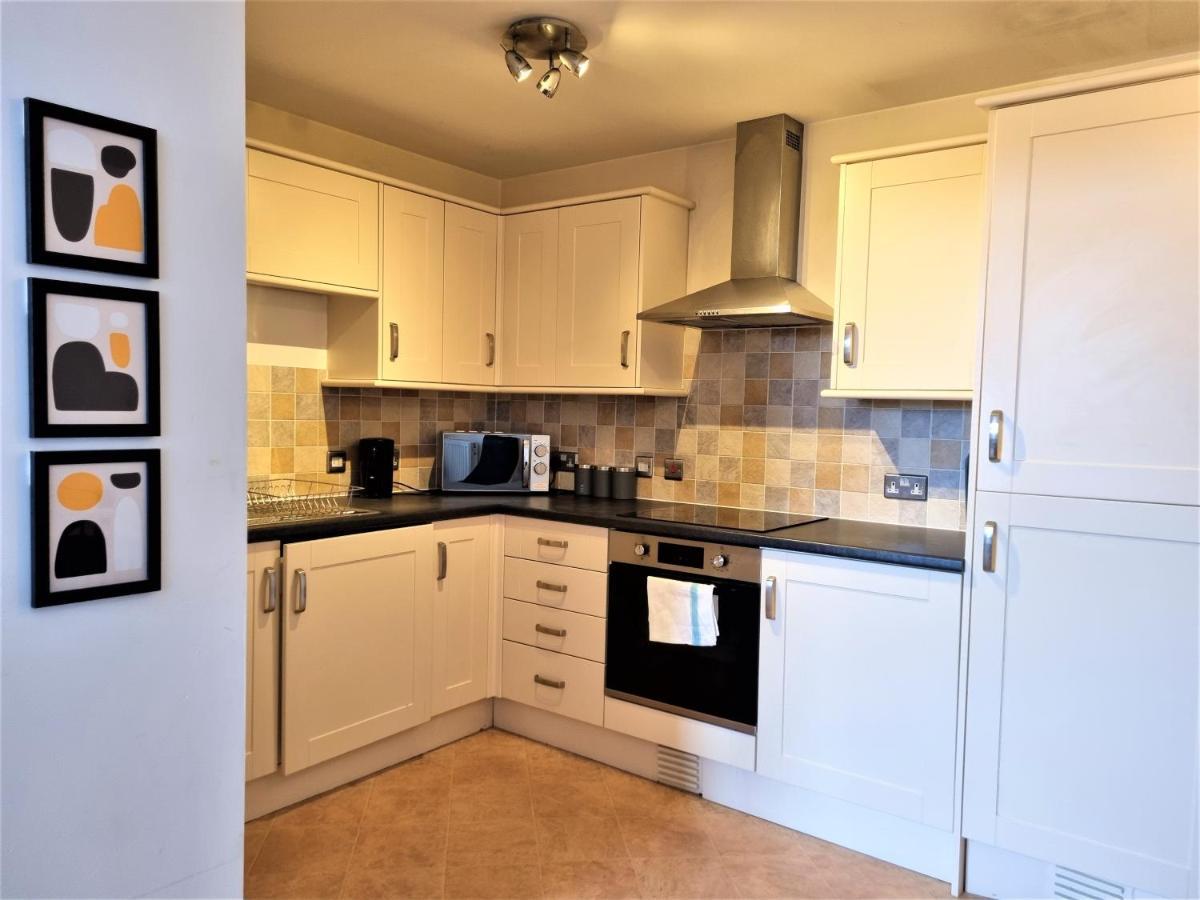 Central Apartments - Spacious 2 Beds Swindon Exteriör bild